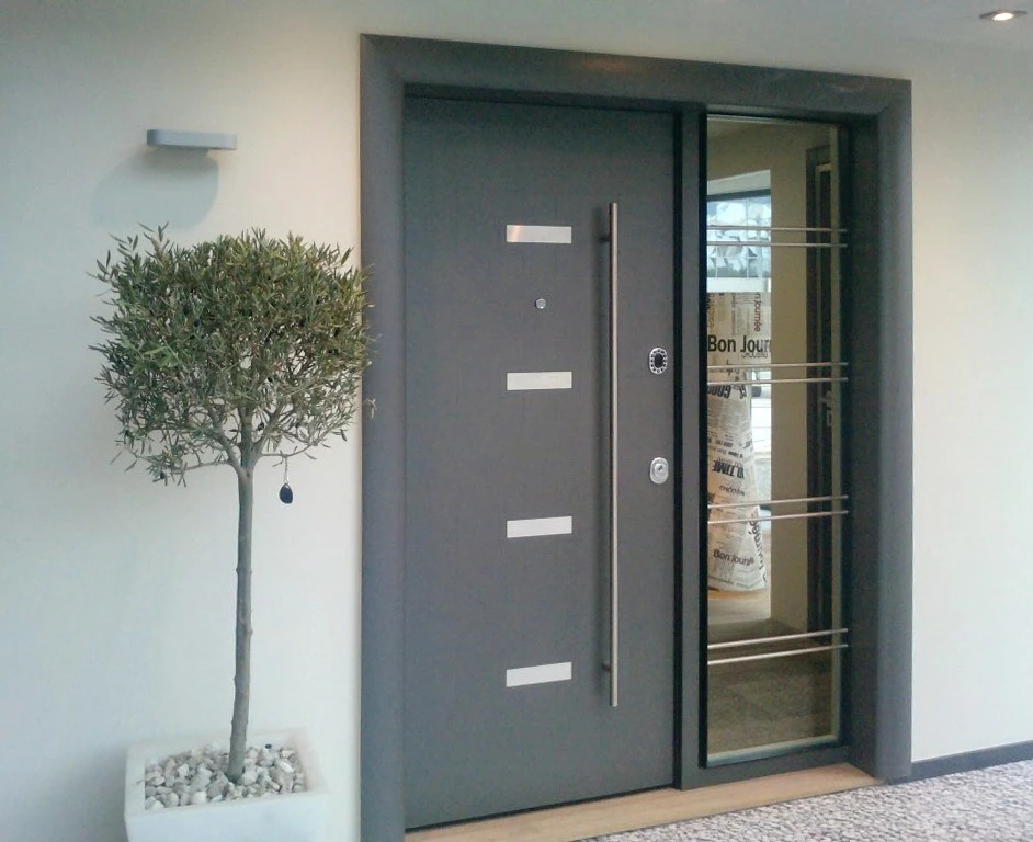 Бронирана входна врата