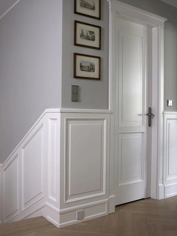 Класическа бяла интериорна врата