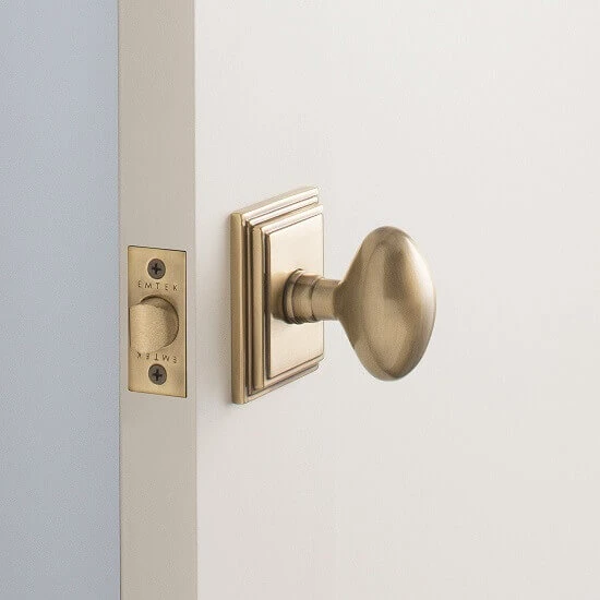 Златна дръжка за интериорна врата