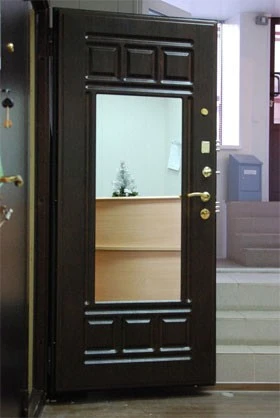 Входни врати с огледало