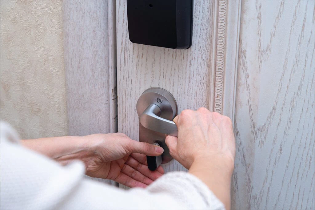 Заключване на врата